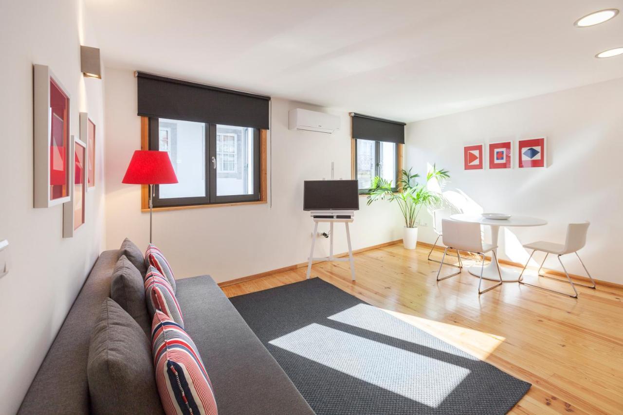 Bo - Almada Apartment Porto Bagian luar foto