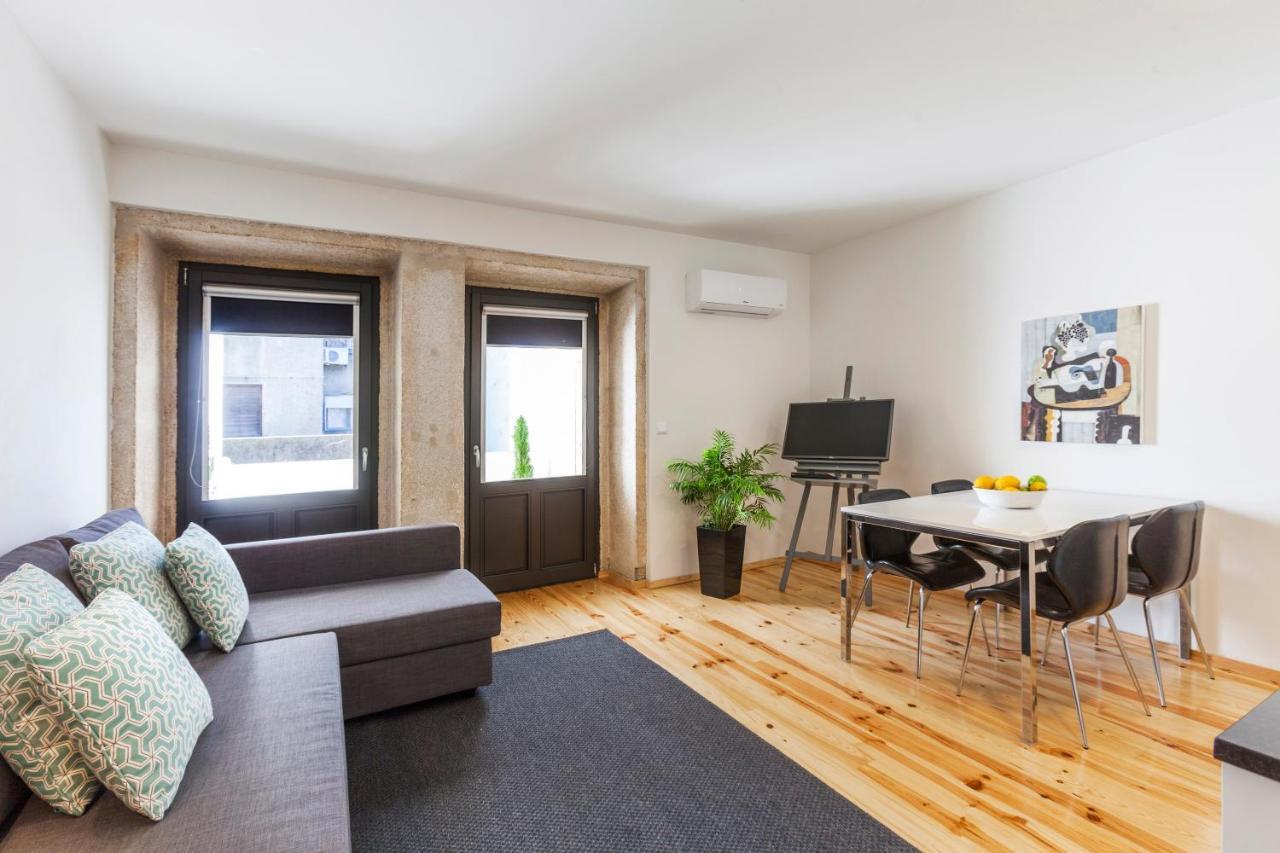 Bo - Almada Apartment Porto Bagian luar foto